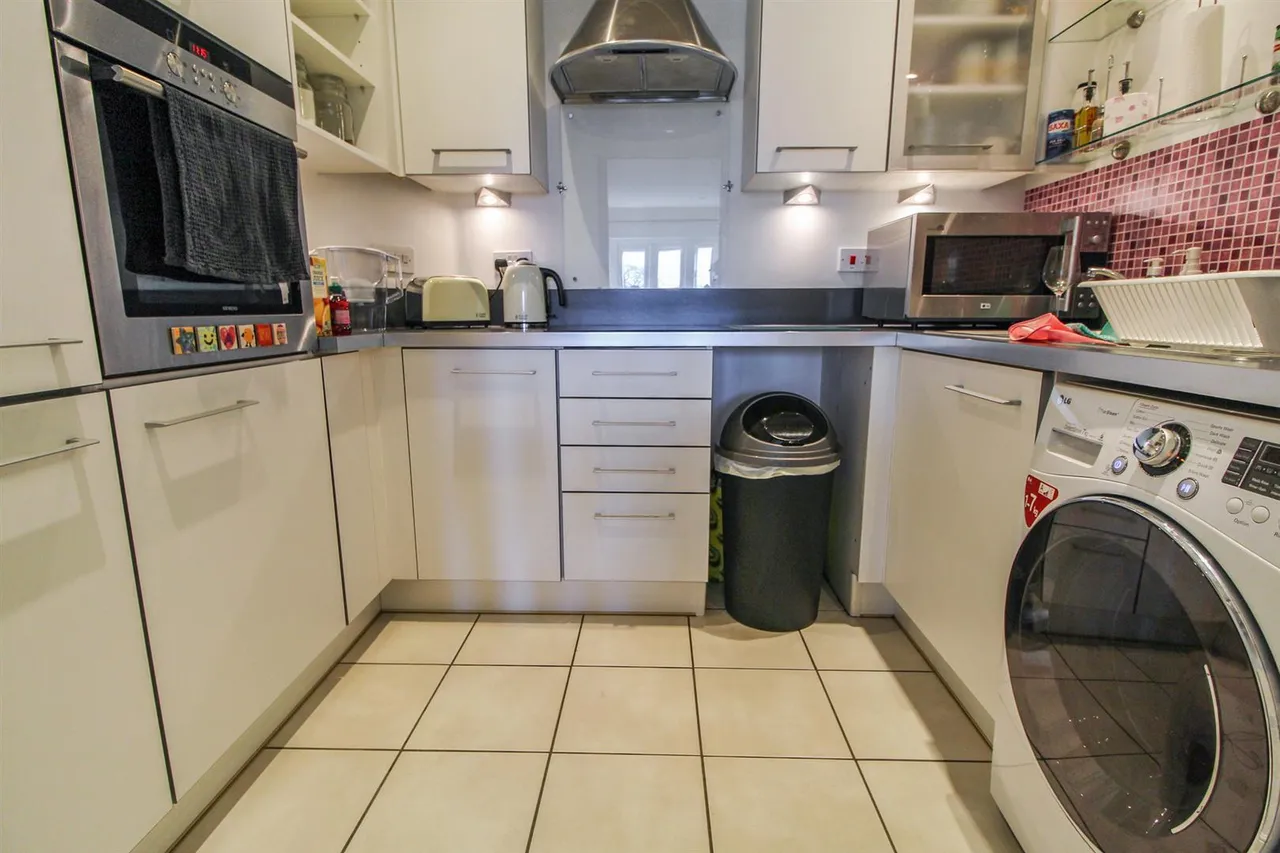Huntercombe Lane North, Taplow, photo 4