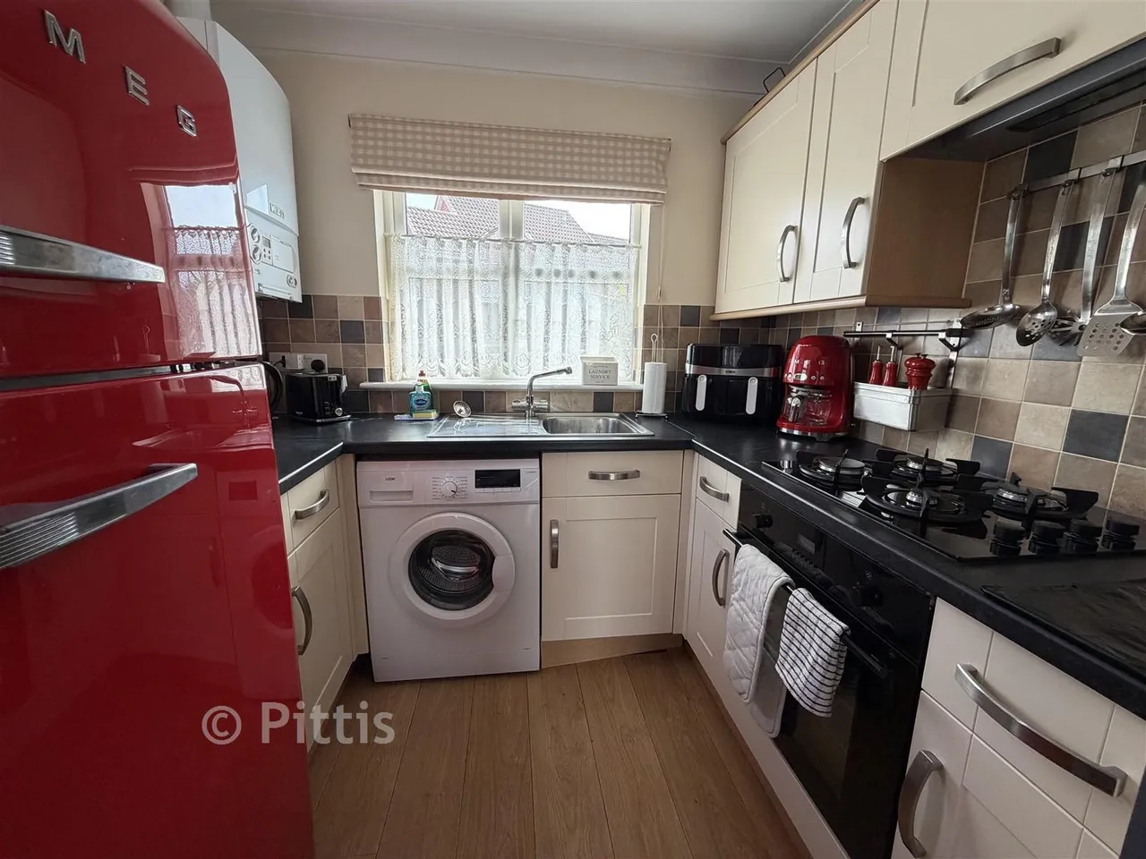 Summerhill Close, Sandown, PO36, photo 2