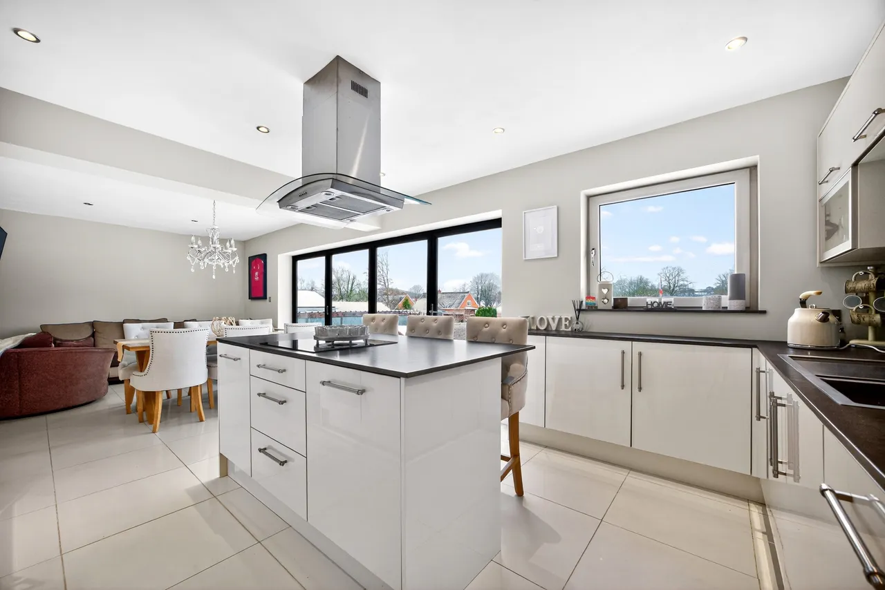 Greenhills Road, Nottingham, NG16, photo 3