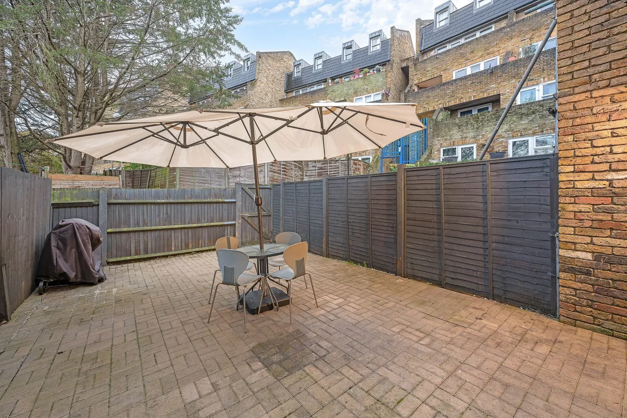 Yeoman Close, London, SE27, photo 2