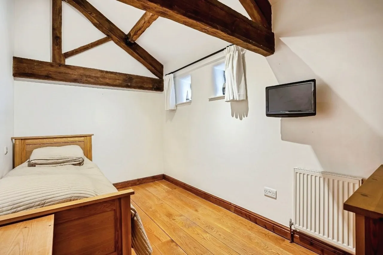 East Busk Lane, Otley, LS21, photo 24