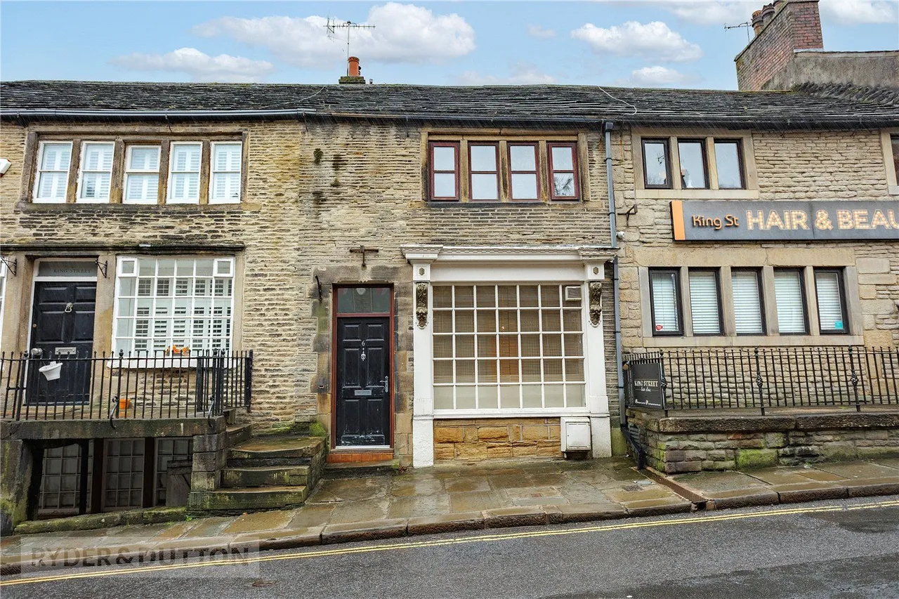 2 bed flat for sale, King Street, Delph, OL3