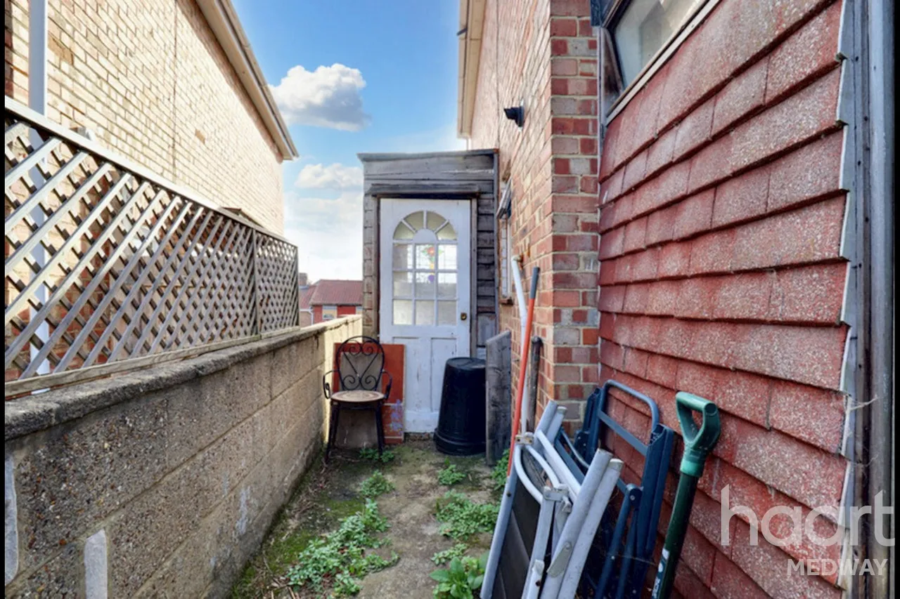 Copperfield Road, Rochester, ME1, photo 15