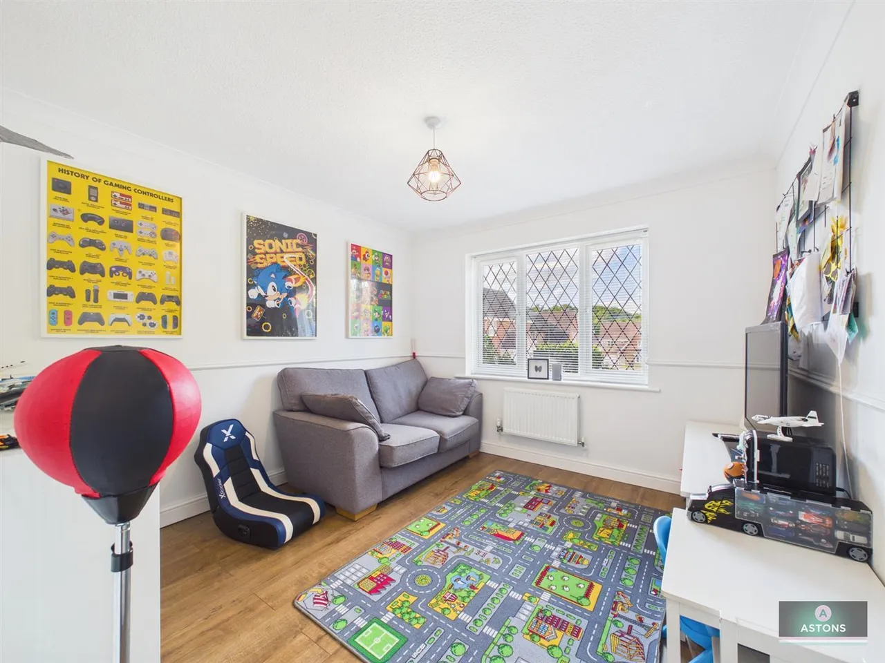 Gregory Close, Maidenbower, photo 7