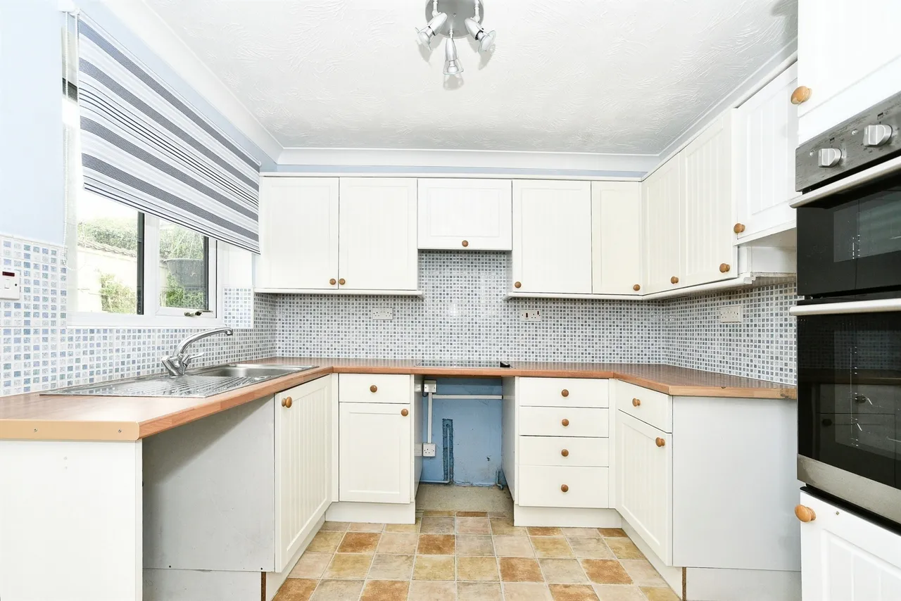 Keevil Avenue, Calne, photo 5