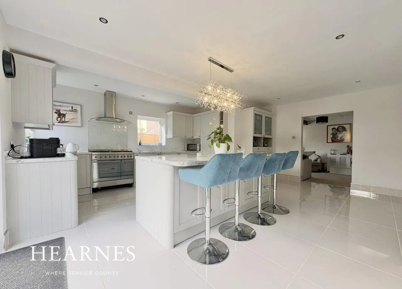 Wimborne Road, BH15, photo 3