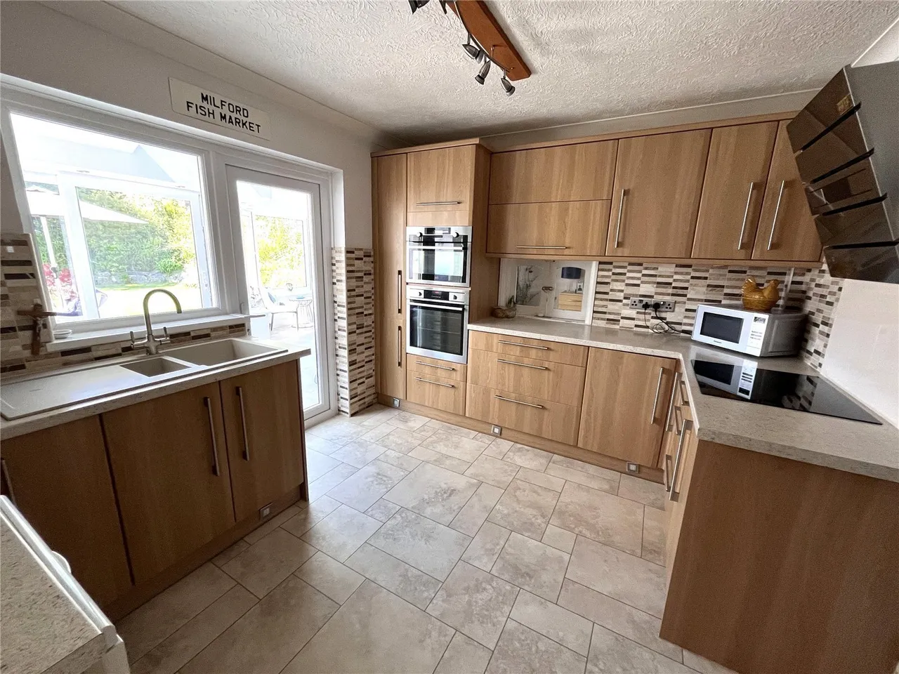 Glenview Avenue, Pembroke Dock, SA72, photo 18