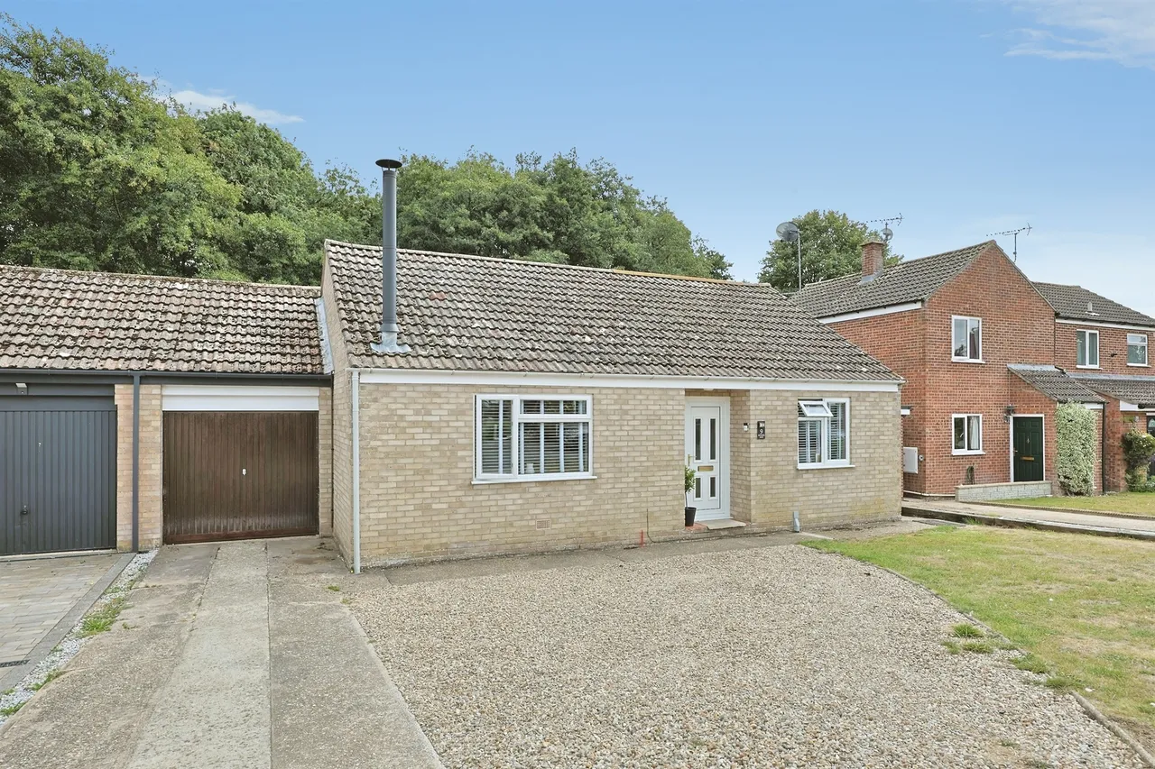 2 bed house for sale, Elizabeth Drive, Necton, PE37