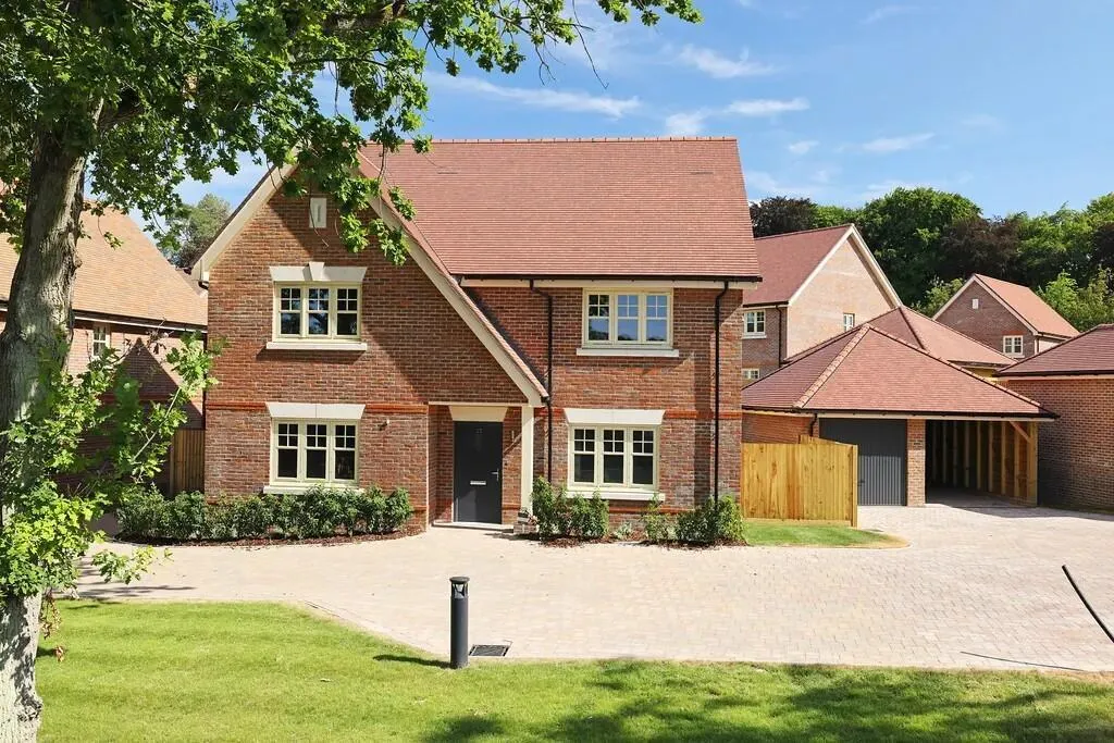 4 bed house for sale — Headley Chase, Epsom, Kt18