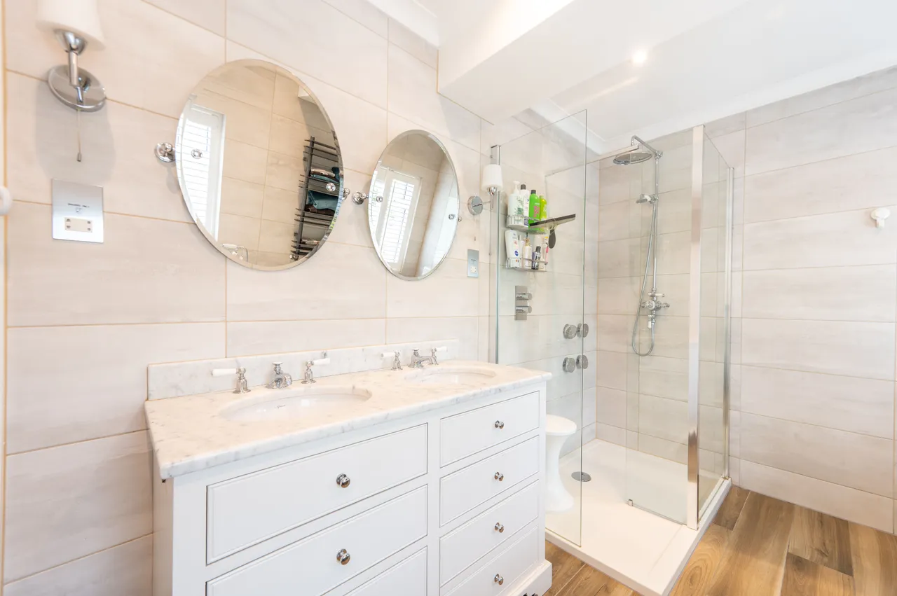 17 Priory Gardens, Wembley, photo 12