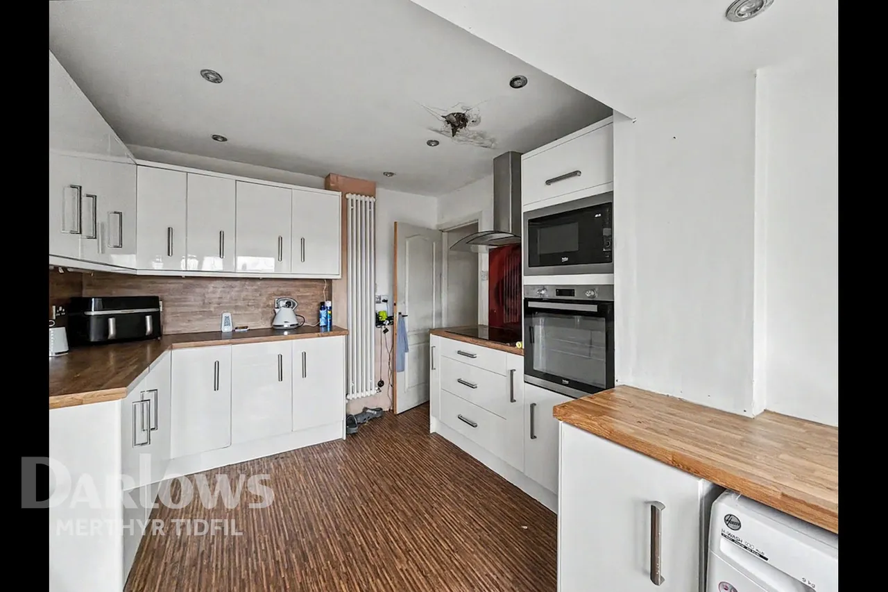 Salisbury Close, Merthyr Tydfil, photo 2