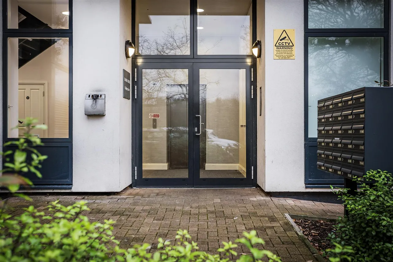 Challenge Court, Leatherhead, KT22, photo 4