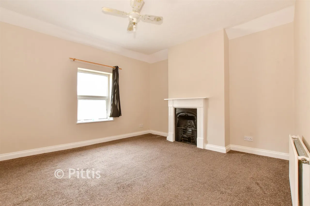 St. John's Road, Sandown, PO36, photo 8