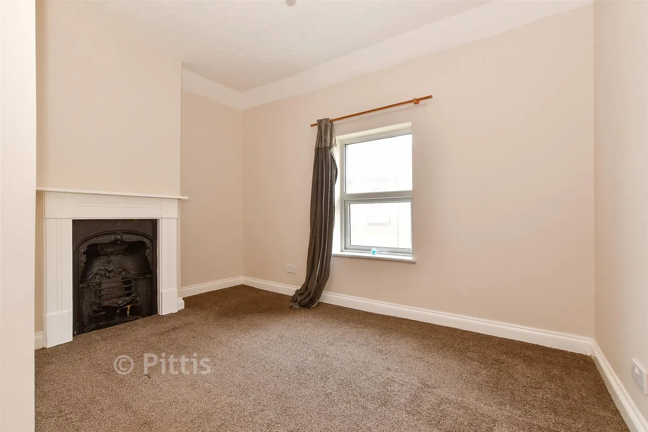 St. John's Road, Sandown, PO36, photo 9