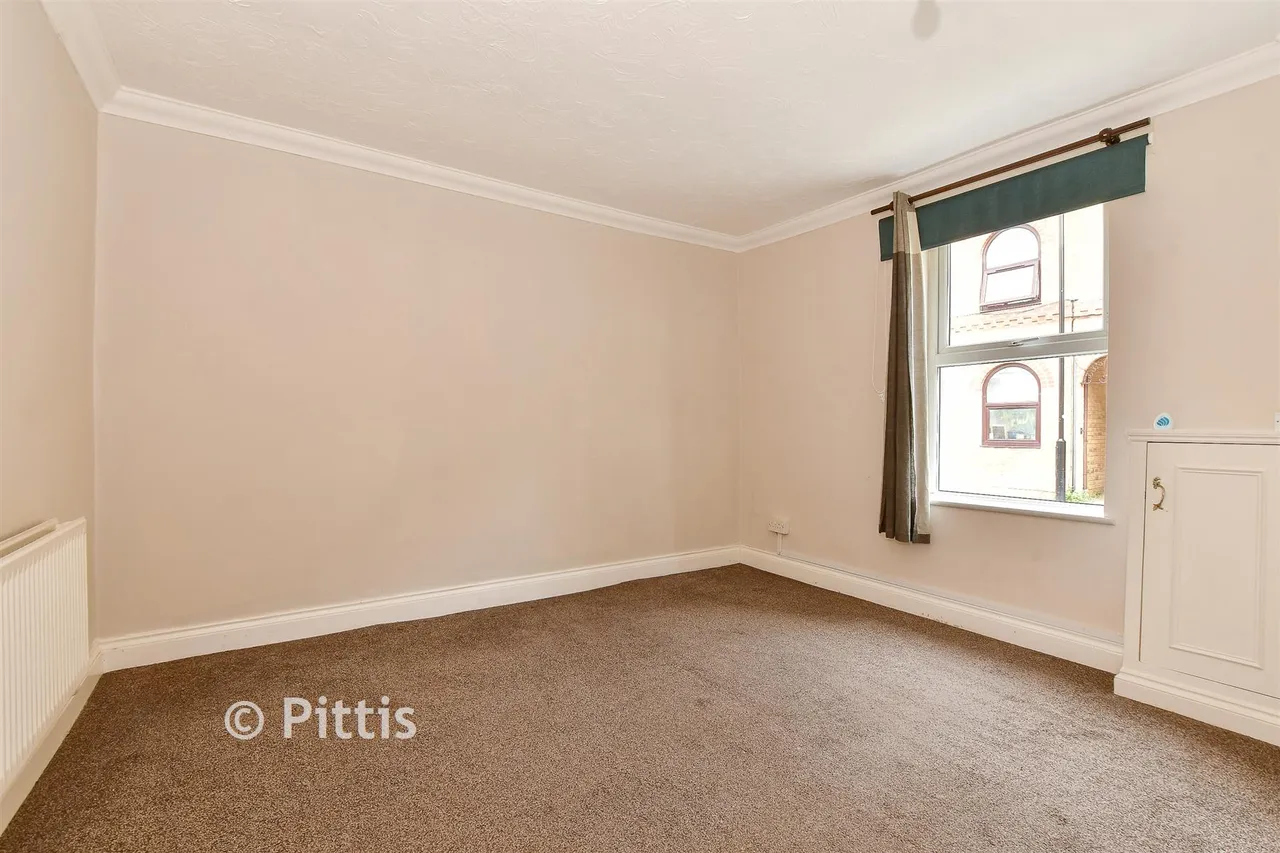 St. John's Road, Sandown, PO36, photo 3