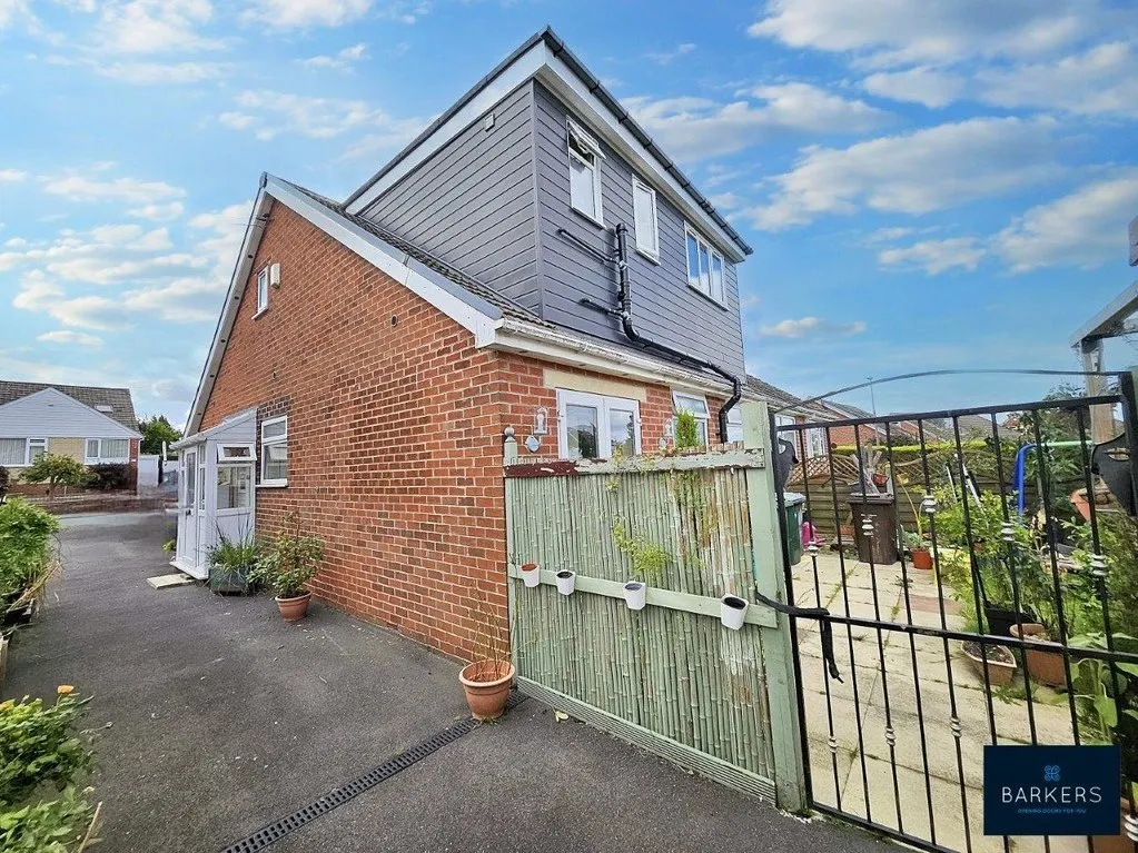 Hillhead Drive Birstall, Batley WF17 0PA, photo 13