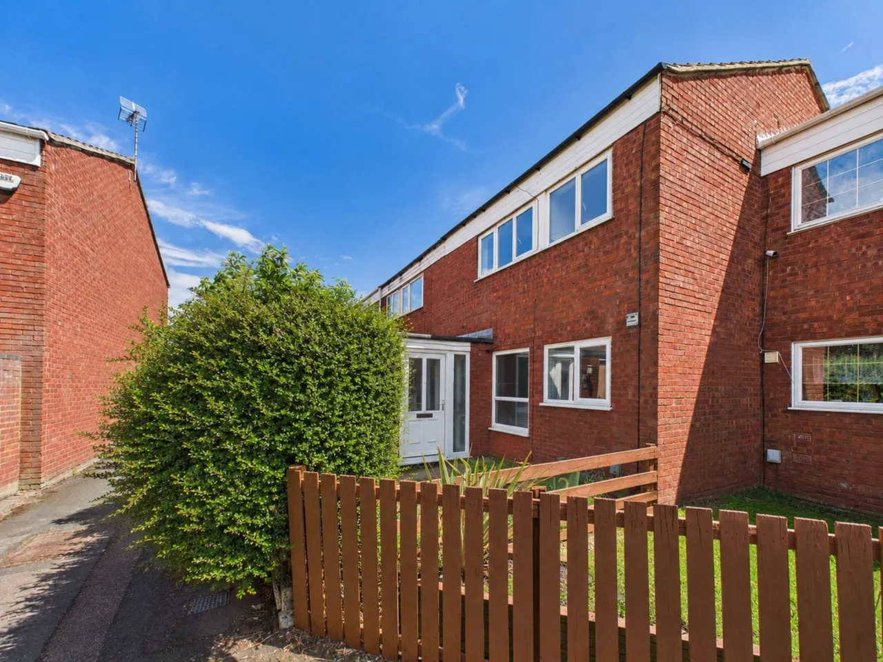 3 bed house to rent — Elm Park Close, Houghton Regis, LU5 5PN