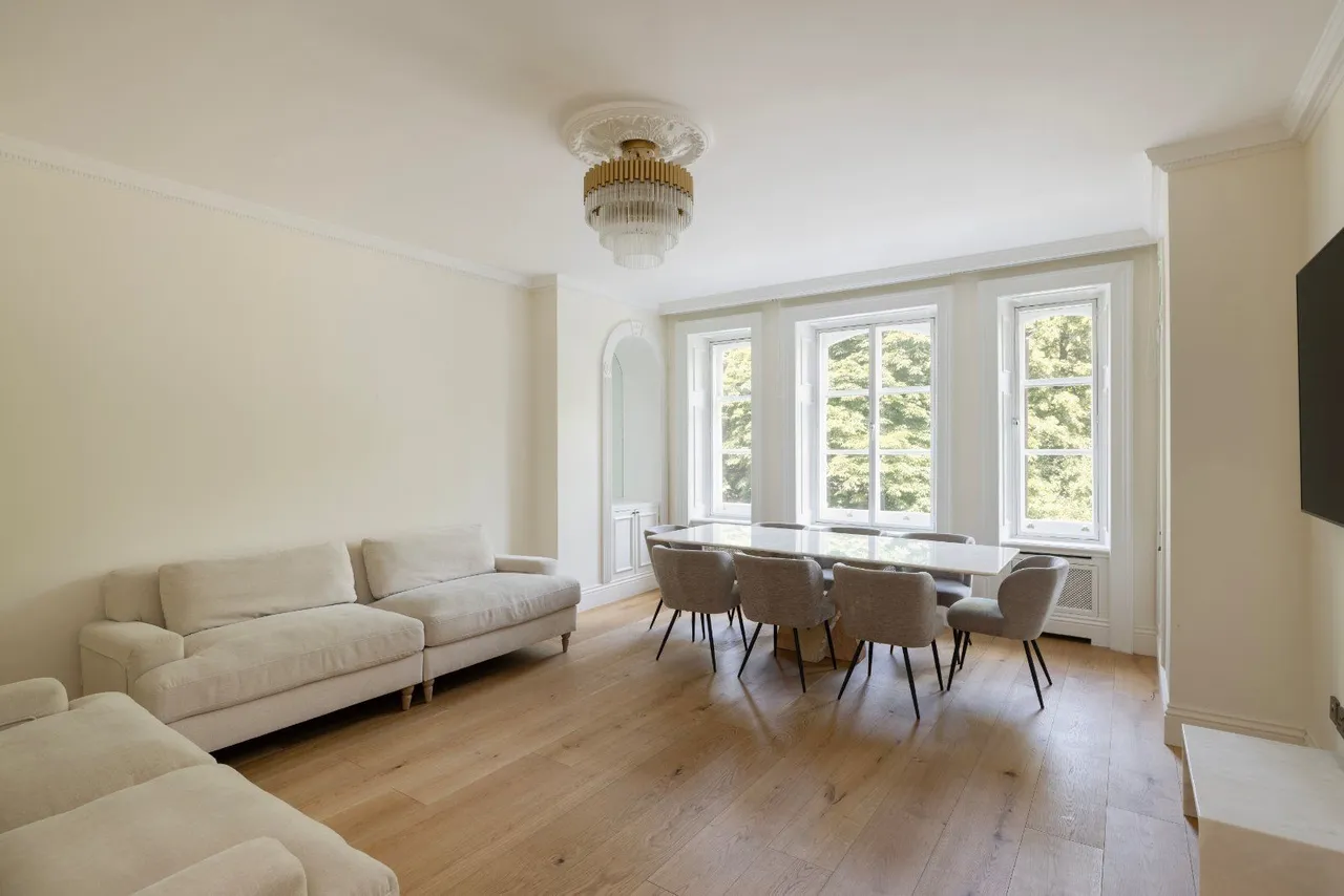 3 bed flat to rent — Albert Hall Mansions, Kensington Gore, Kensington, London, SW7 2AL