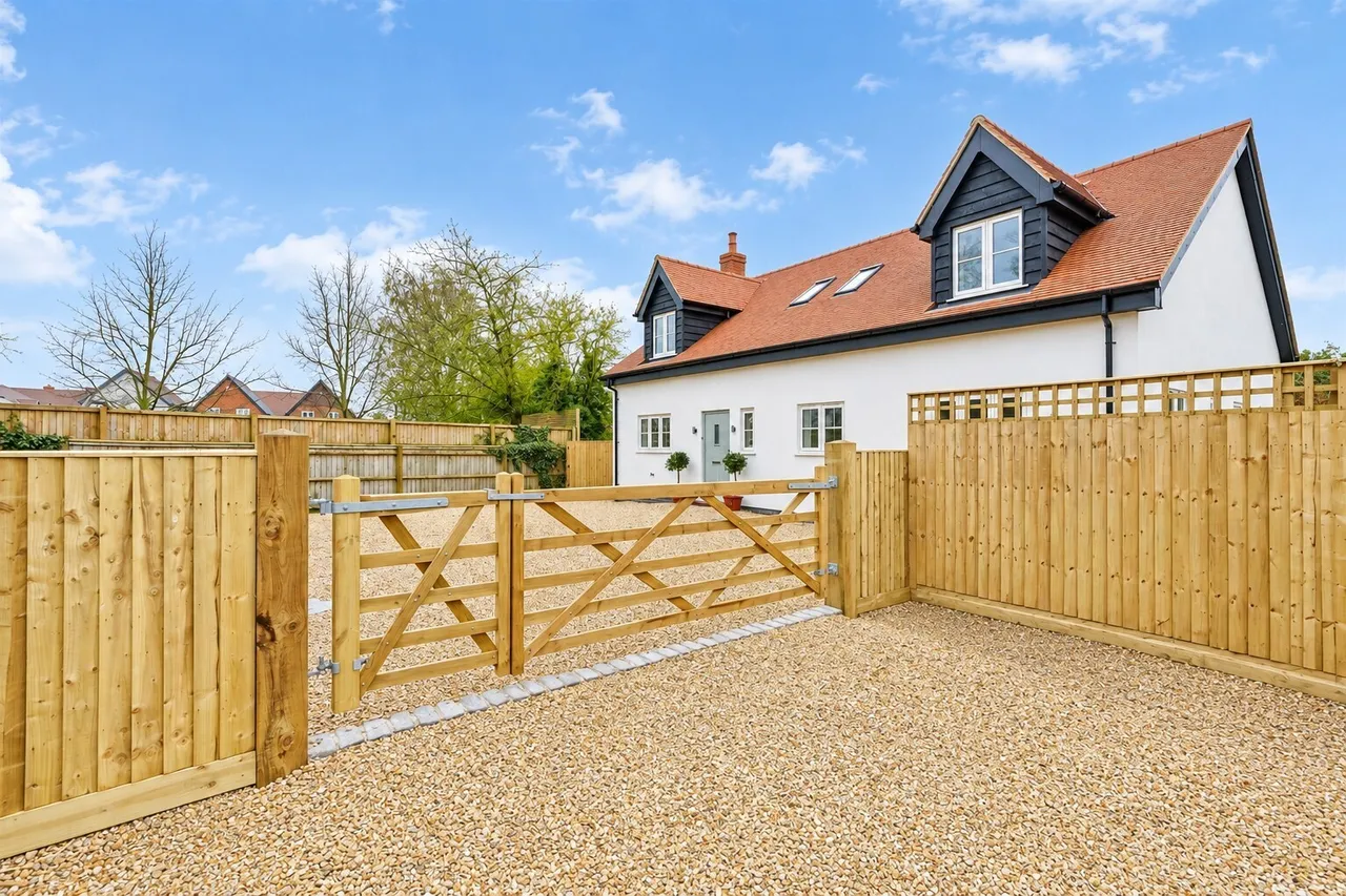 Worminghall Road, Ickford, HP18, photo 3