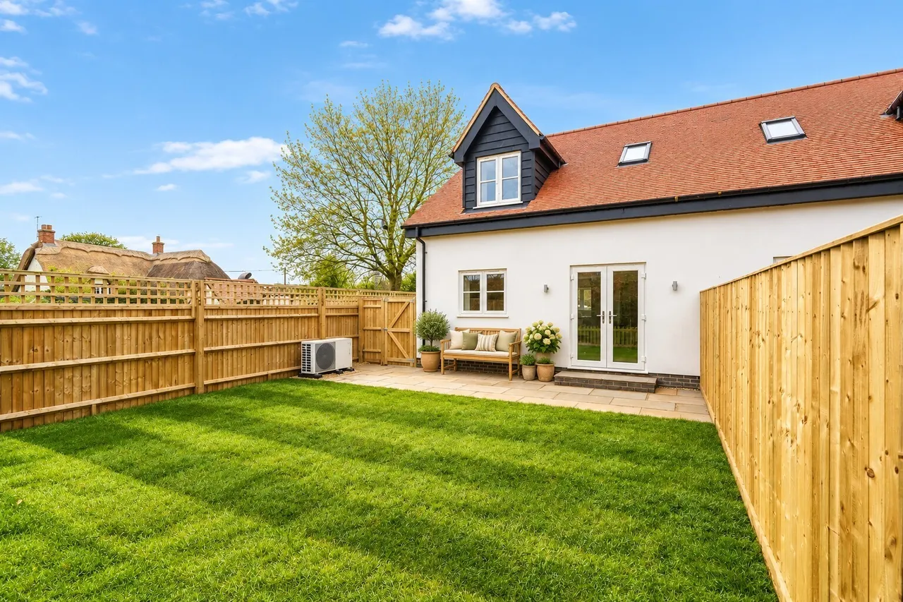Worminghall Road, Ickford, HP18, photo 2