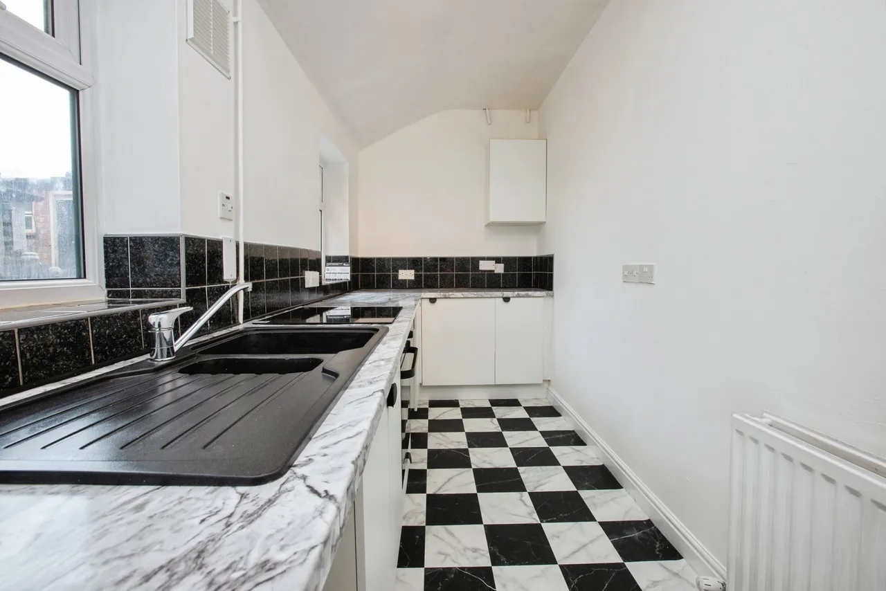St. Michaels Street, Sutton-In-Ashfield, NG17, photo 8