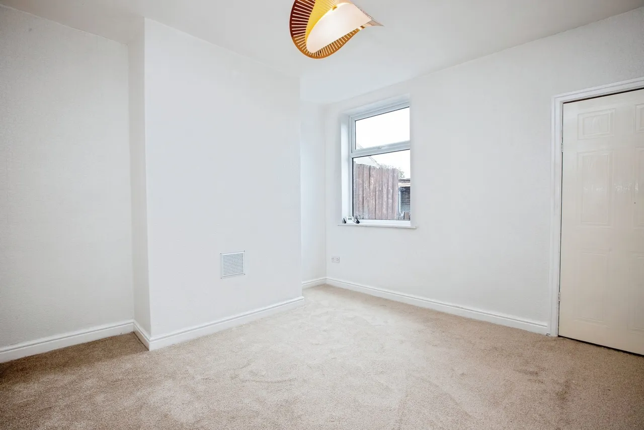 St. Michaels Street, Sutton-In-Ashfield, NG17, photo 5