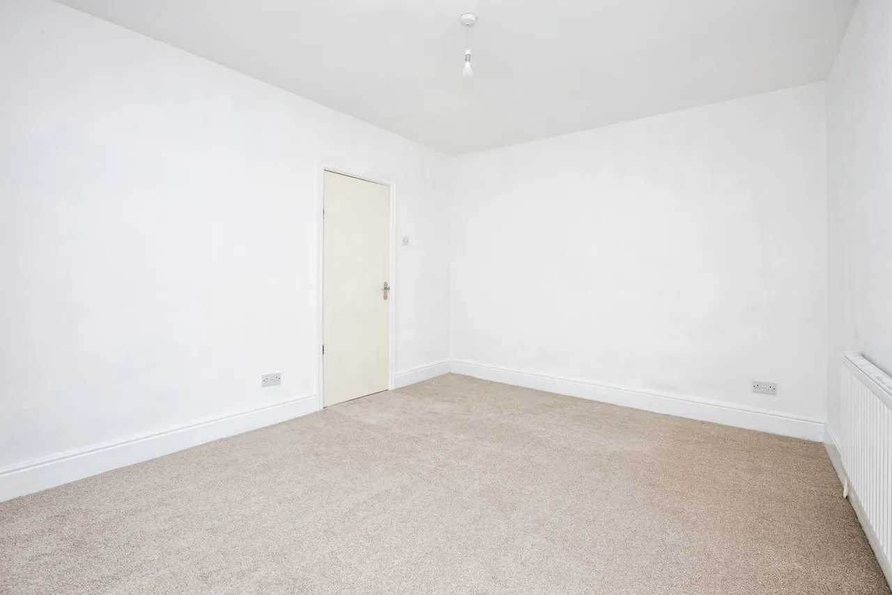 St. Michaels Street, Sutton-In-Ashfield, NG17, photo 10