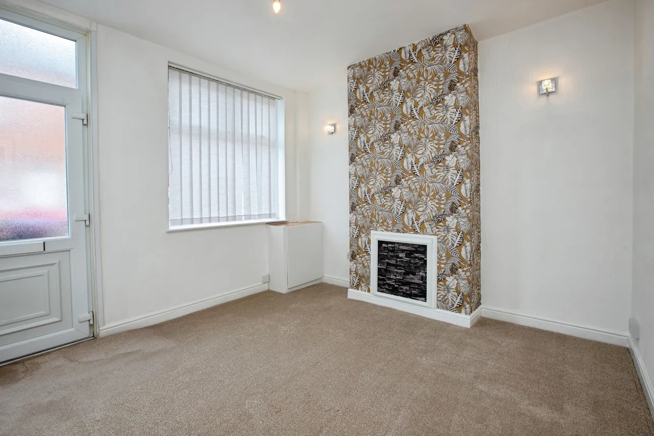 St. Michaels Street, Sutton-In-Ashfield, NG17, photo 2