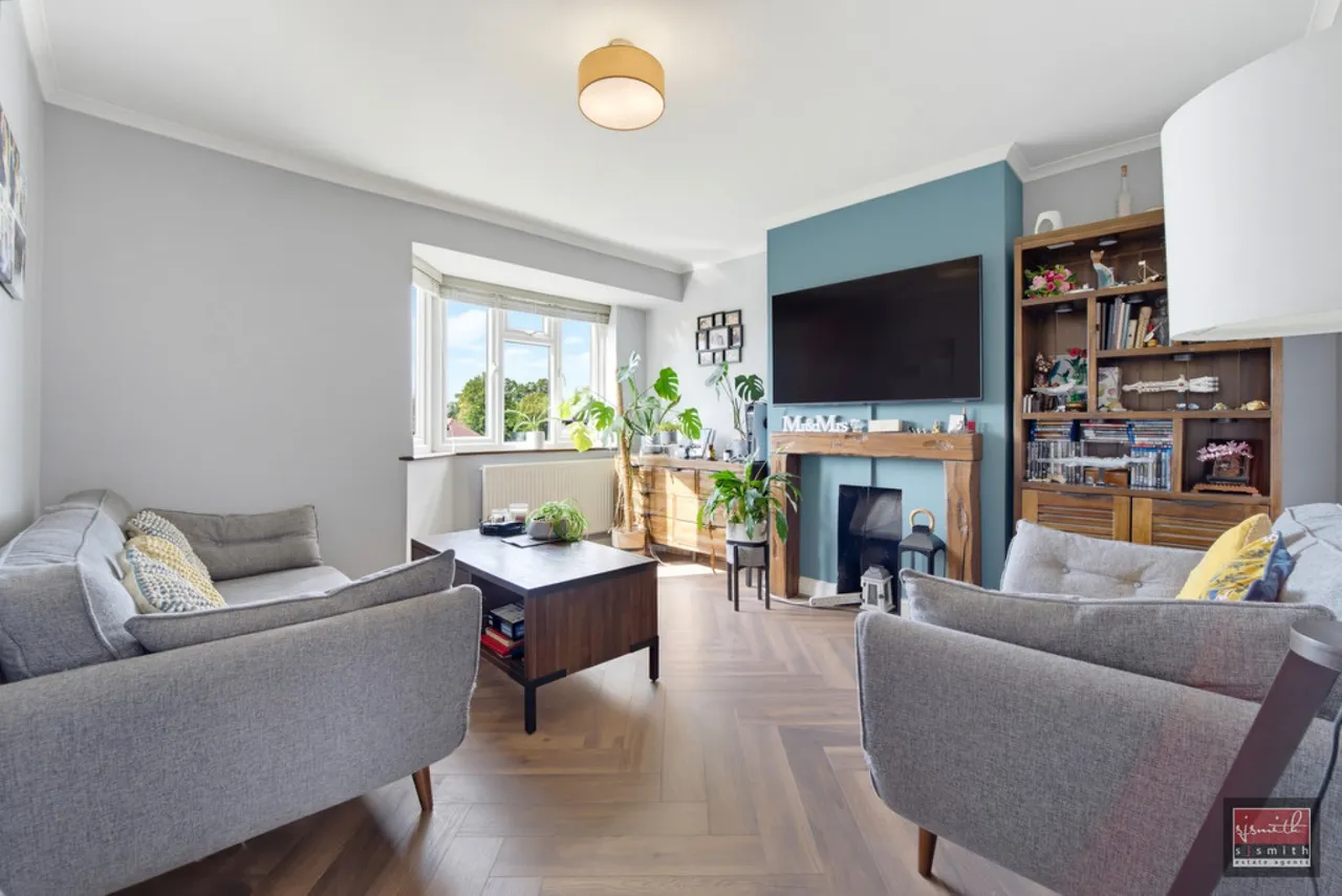 2 bed flat for sale, Oakhall Drive, Sunbury-on-Thames, TW16