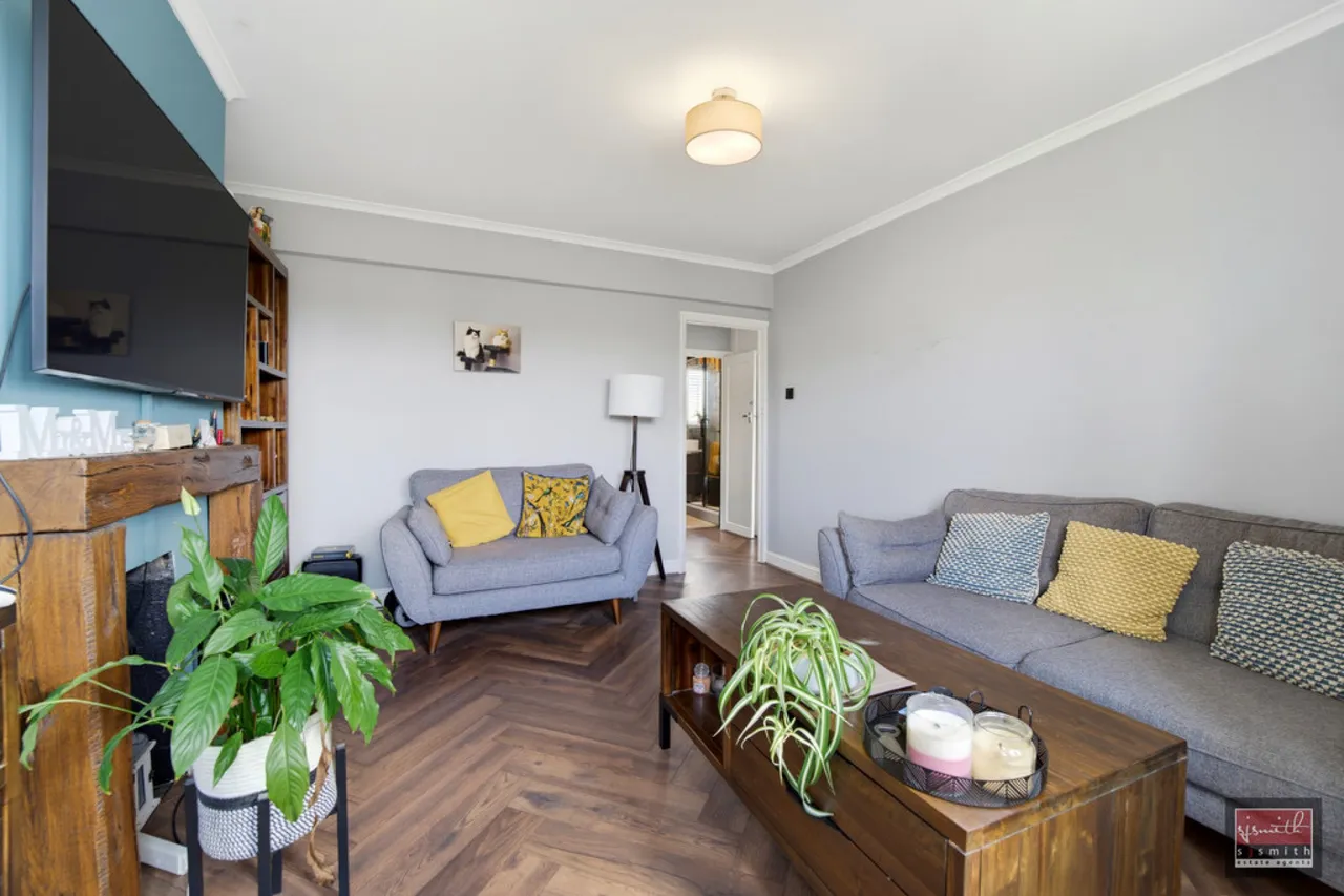 Oakhall Drive, Sunbury-on-Thames, TW16, photo 6