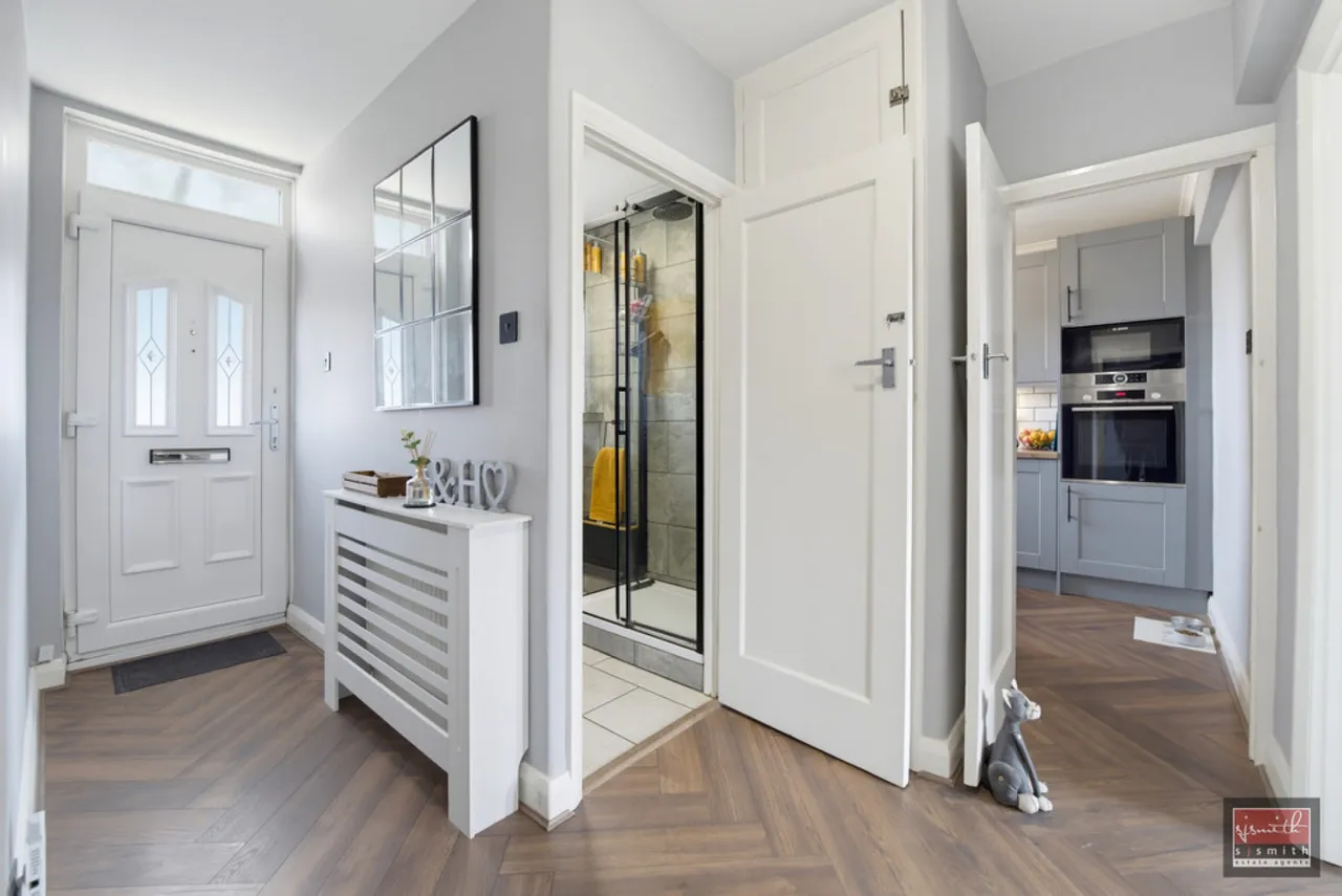 Oakhall Drive, Sunbury-on-Thames, TW16, photo 5