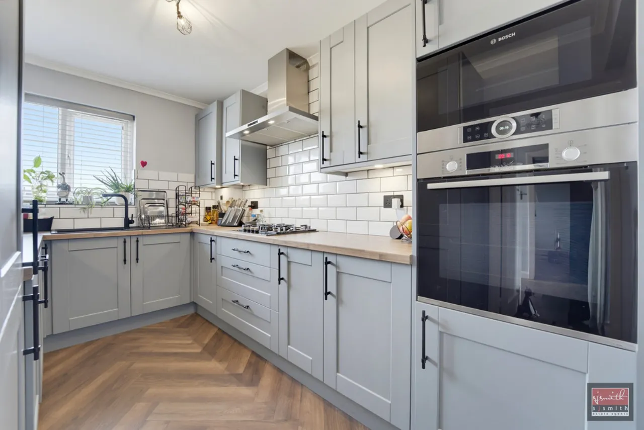 Oakhall Drive, Sunbury-on-Thames, TW16, photo 2