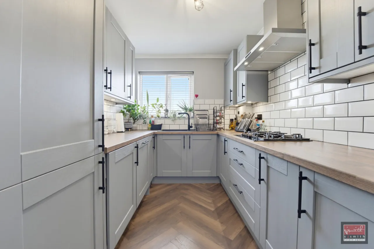 Oakhall Drive, Sunbury-on-Thames, TW16, photo 7