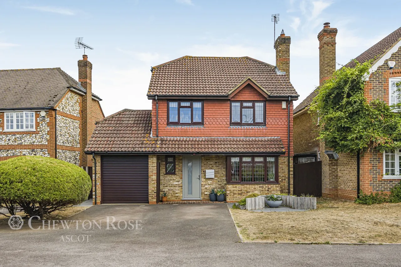 4 bed house for sale, Carnation Drive, Winkfield Row