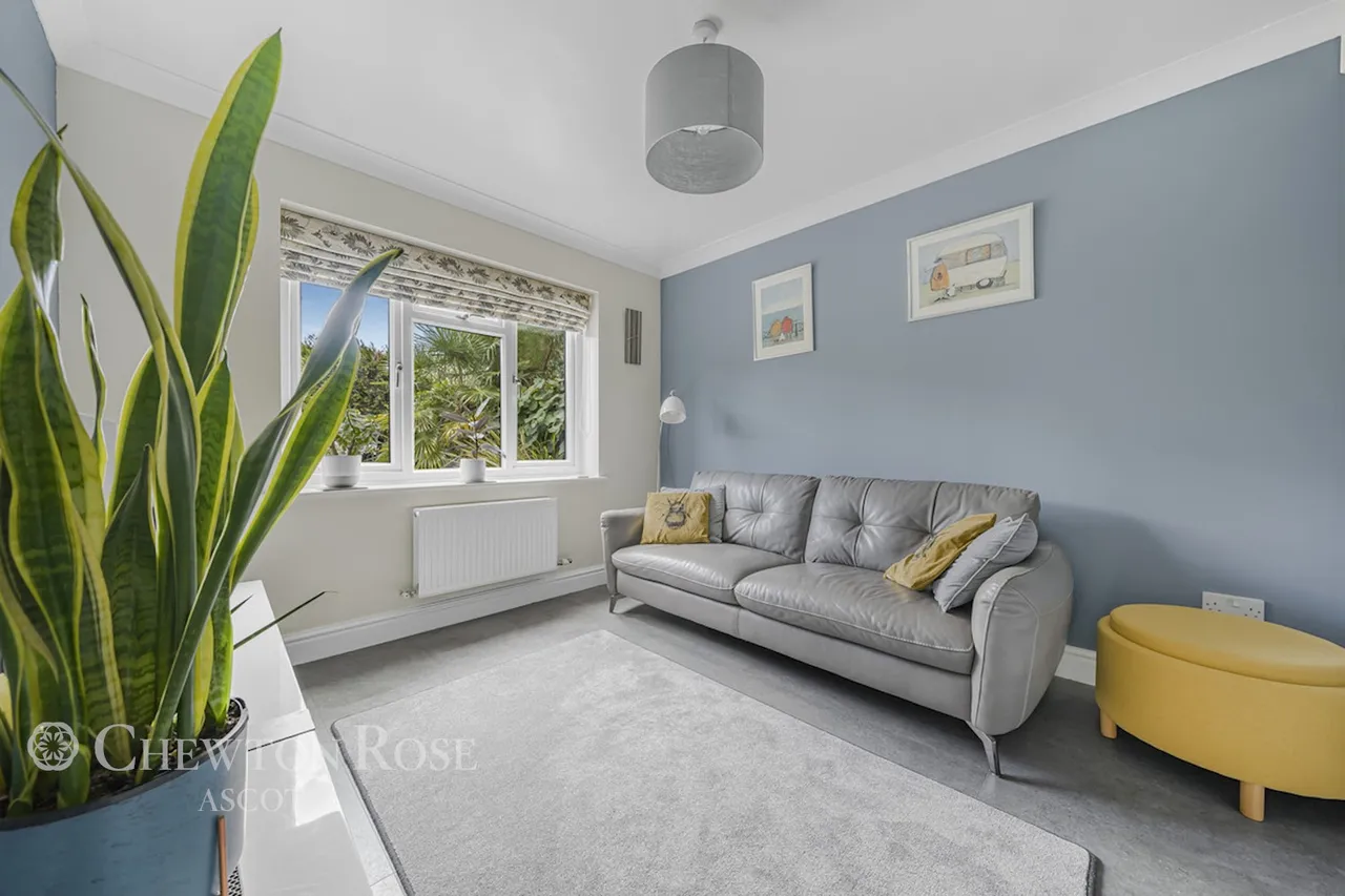Carnation Drive, Winkfield Row, photo 11