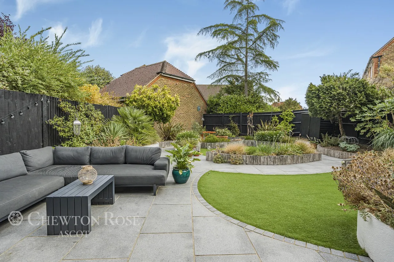 Carnation Drive, Winkfield Row, photo 18