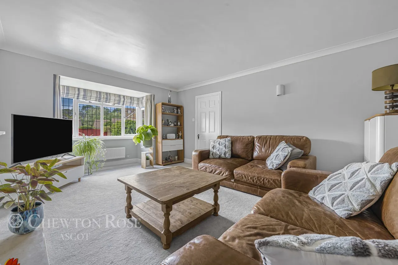 Carnation Drive, Winkfield Row, photo 9