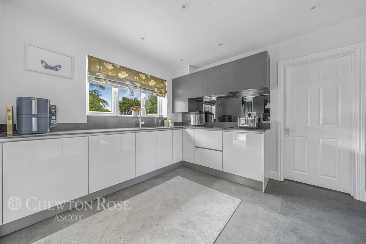 Carnation Drive, Winkfield Row, photo 6
