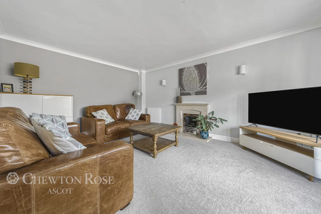 Carnation Drive, Winkfield Row, photo 8
