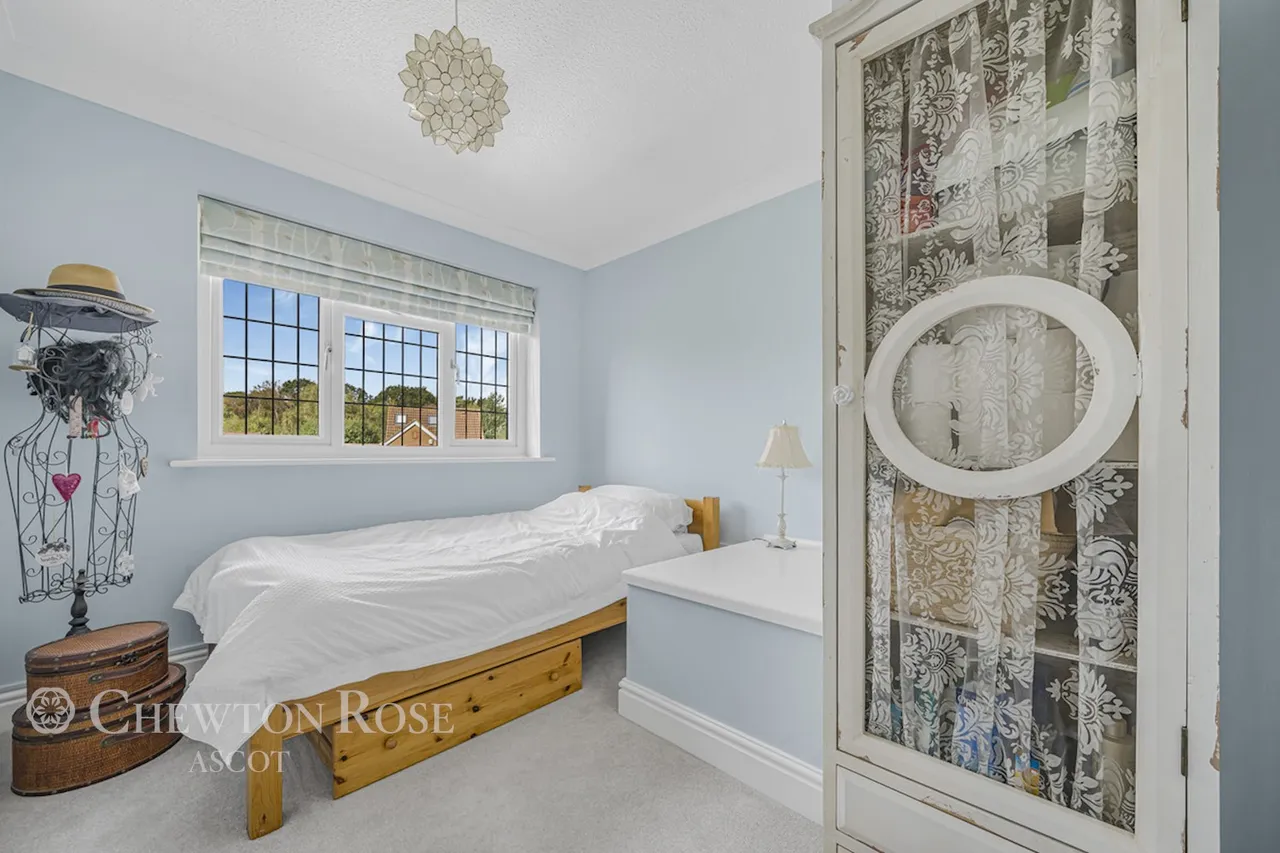 Carnation Drive, Winkfield Row, photo 15