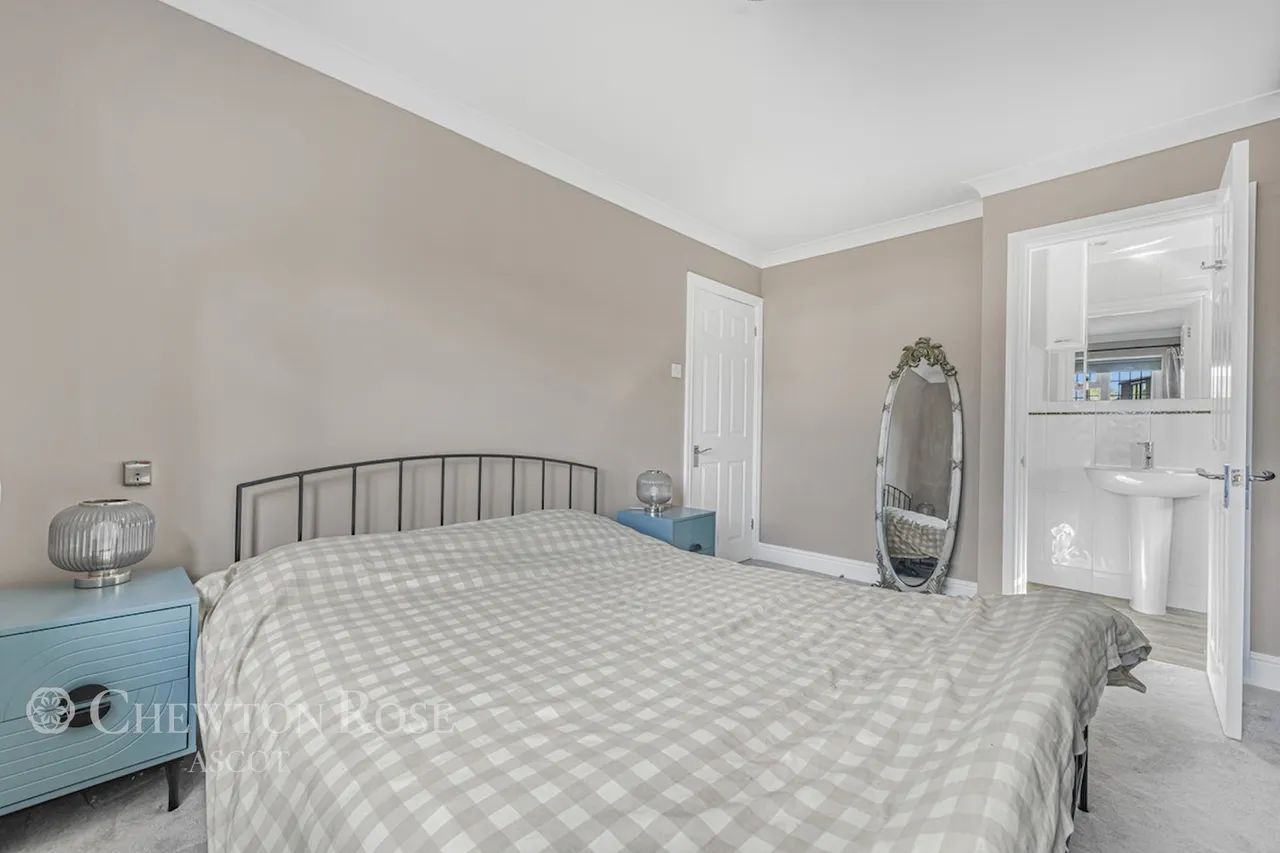 Carnation Drive, Winkfield Row, photo 13