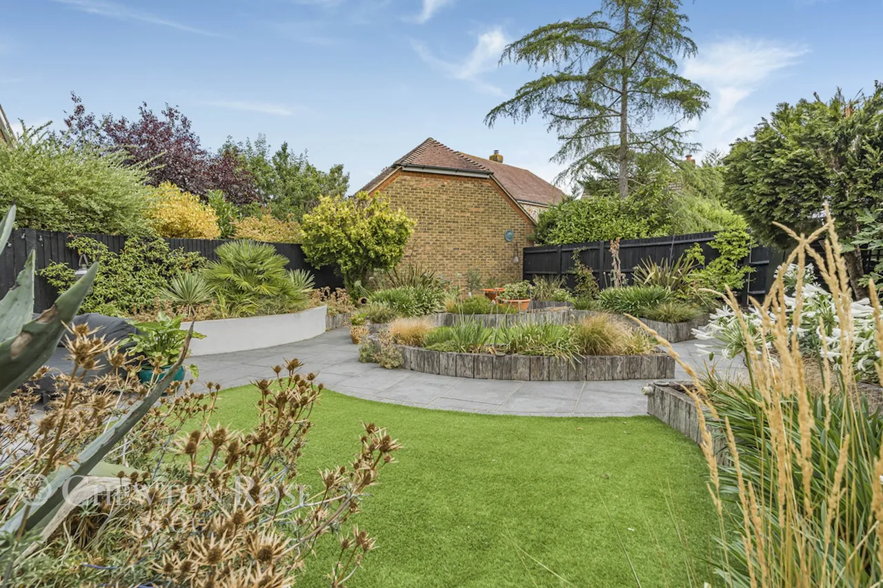 Carnation Drive, Winkfield Row, photo 2