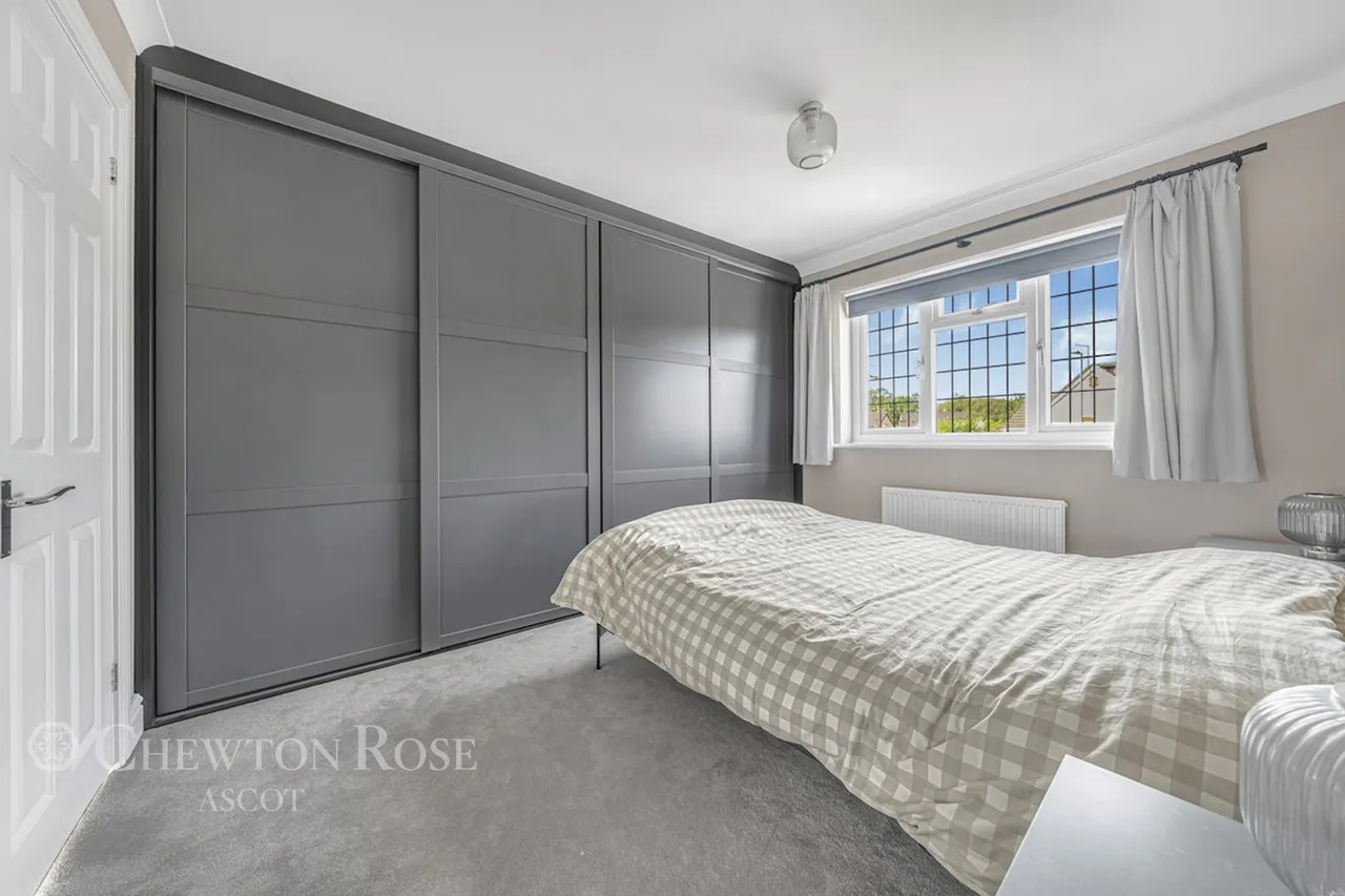 Carnation Drive, Winkfield Row, photo 12