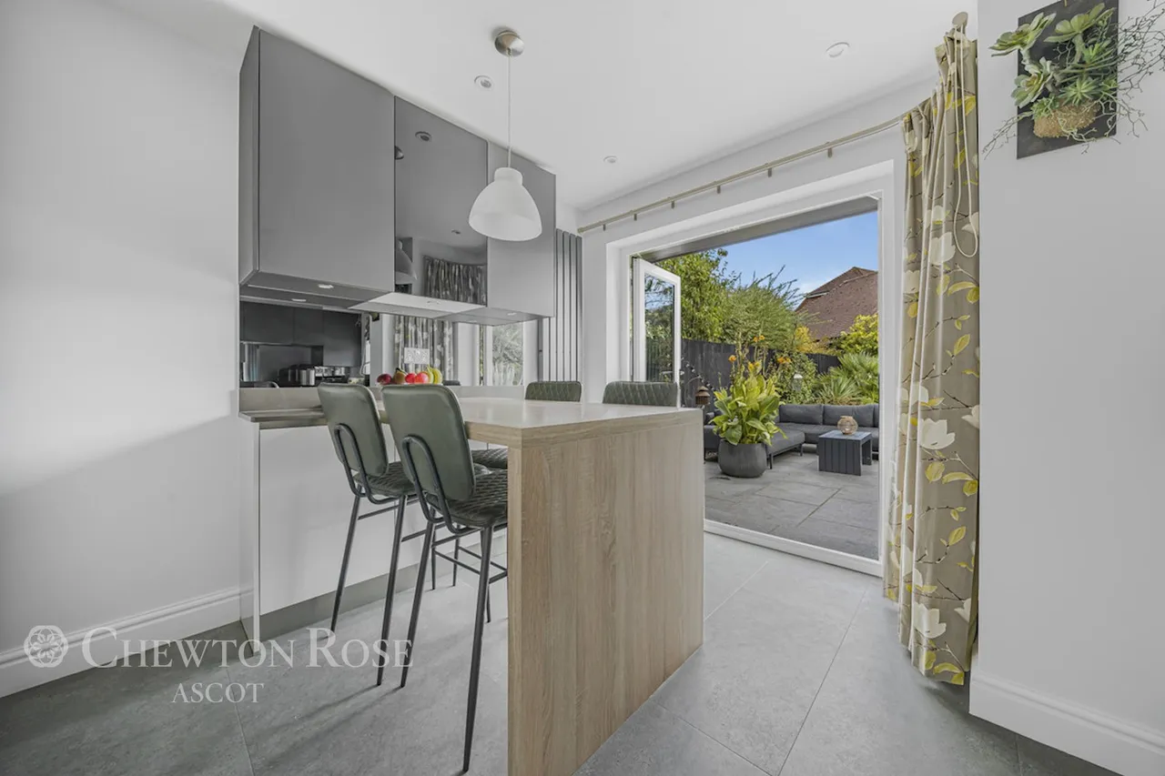 Carnation Drive, Winkfield Row, photo 7