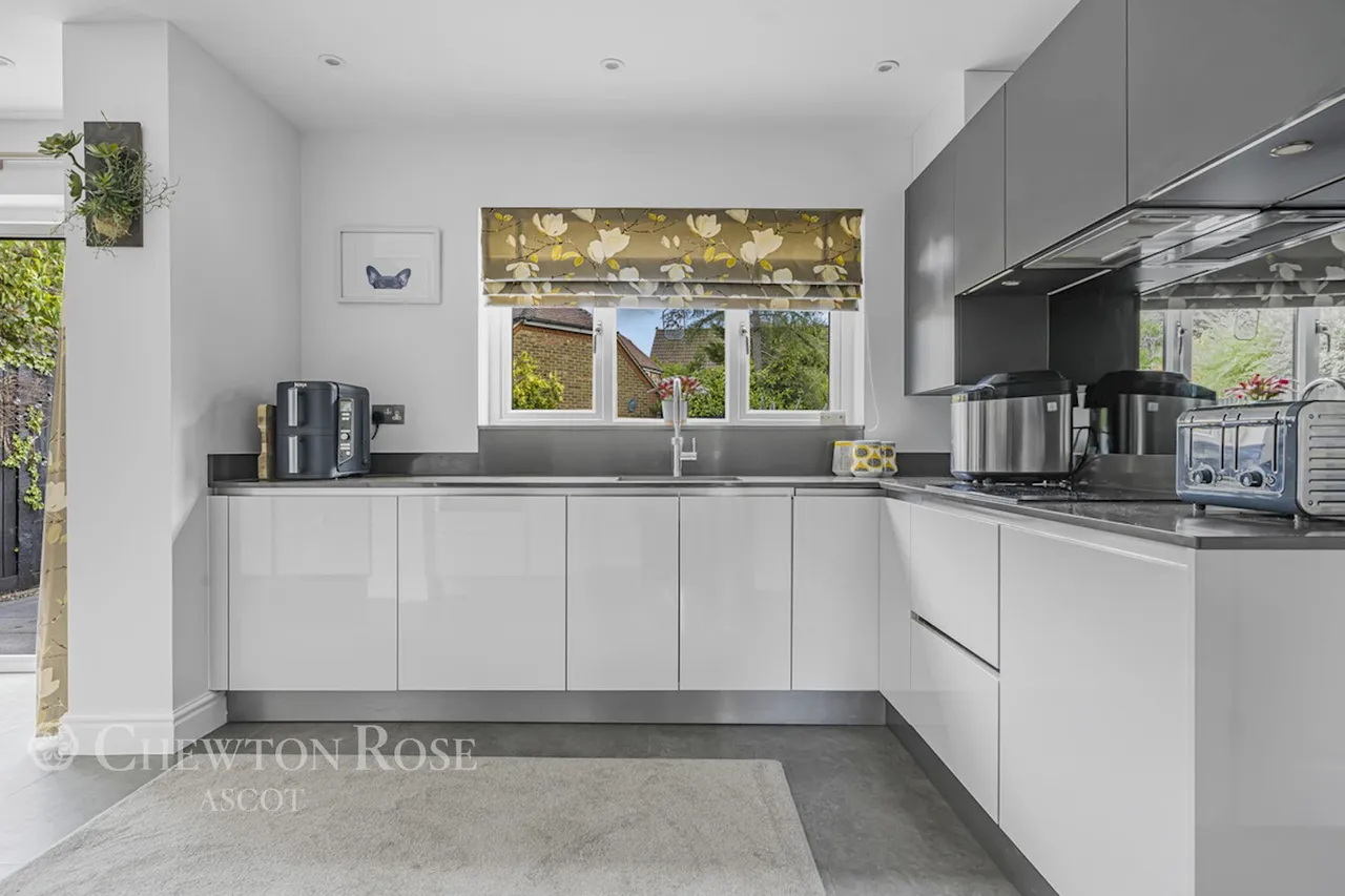 Carnation Drive, Winkfield Row, photo 5