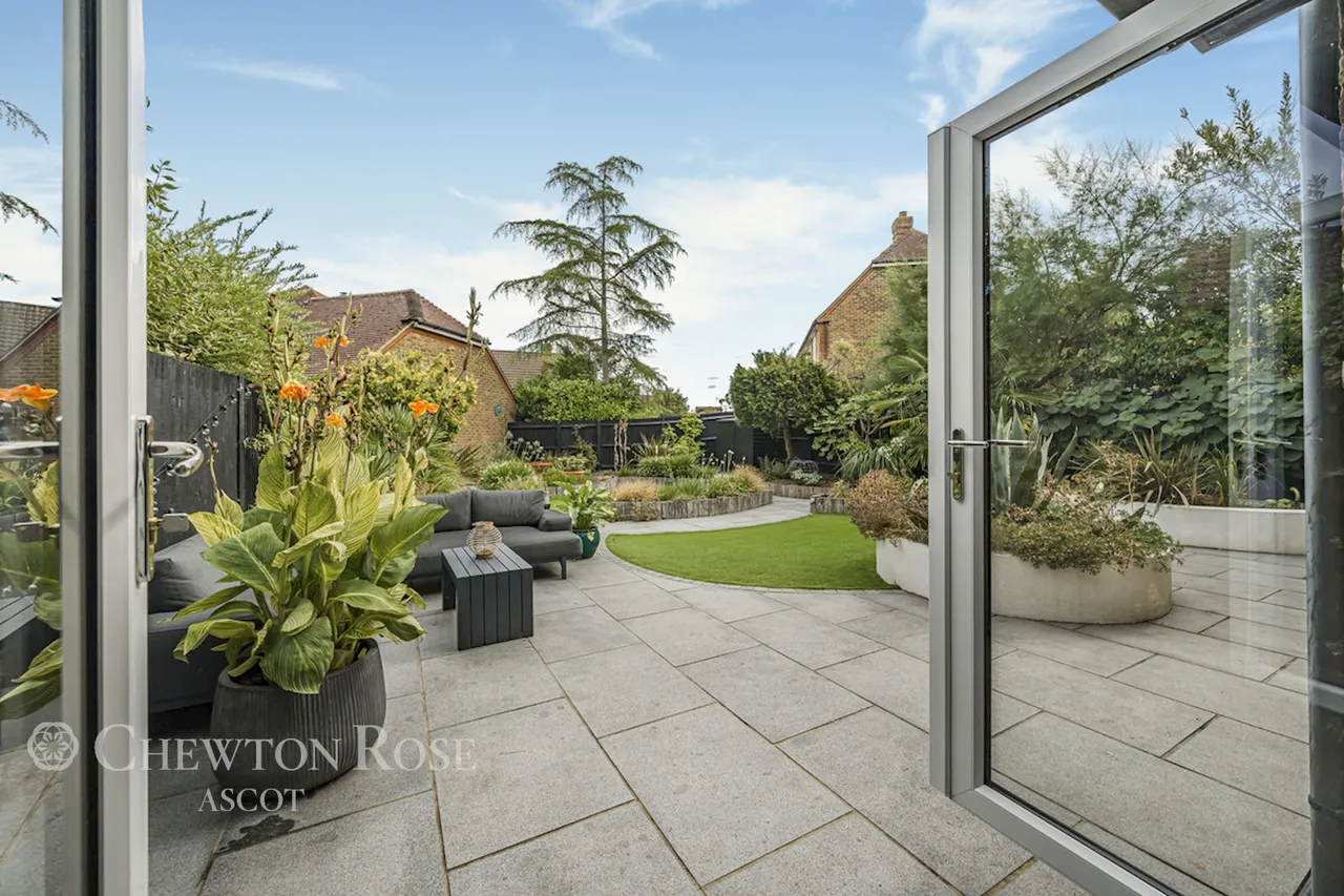 Carnation Drive, Winkfield Row, photo 17
