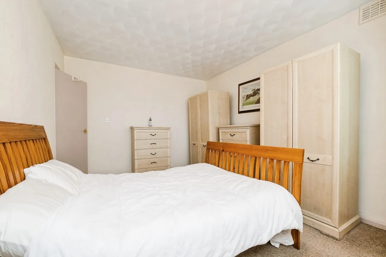 Westlyn Close, Rainham, Essex, RM13, photo 9