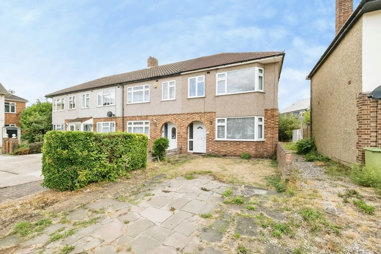 3 bed house for sale — Westlyn Close, Rainham, Essex, RM13