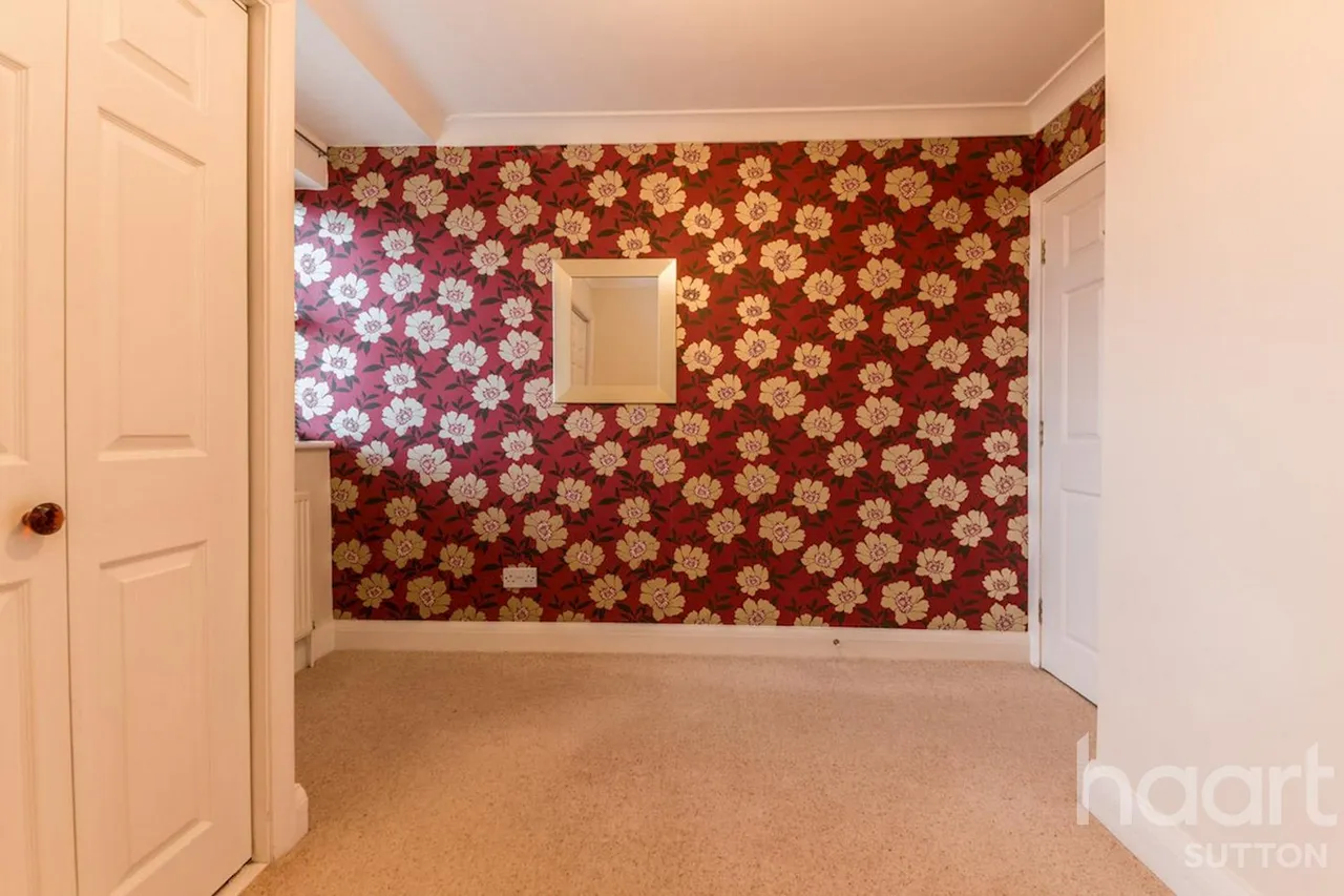 Thicket Road, SM1, photo 13