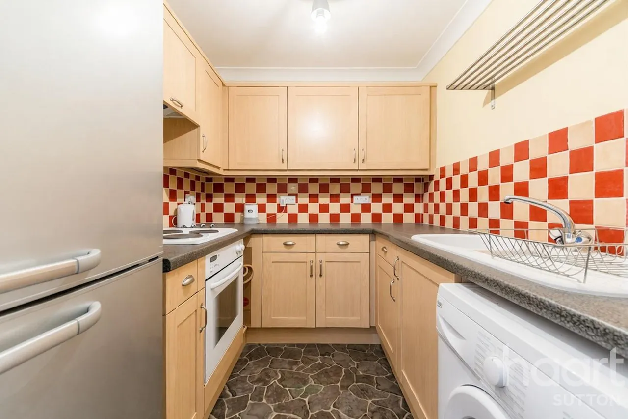 Thicket Road, SM1, photo 5